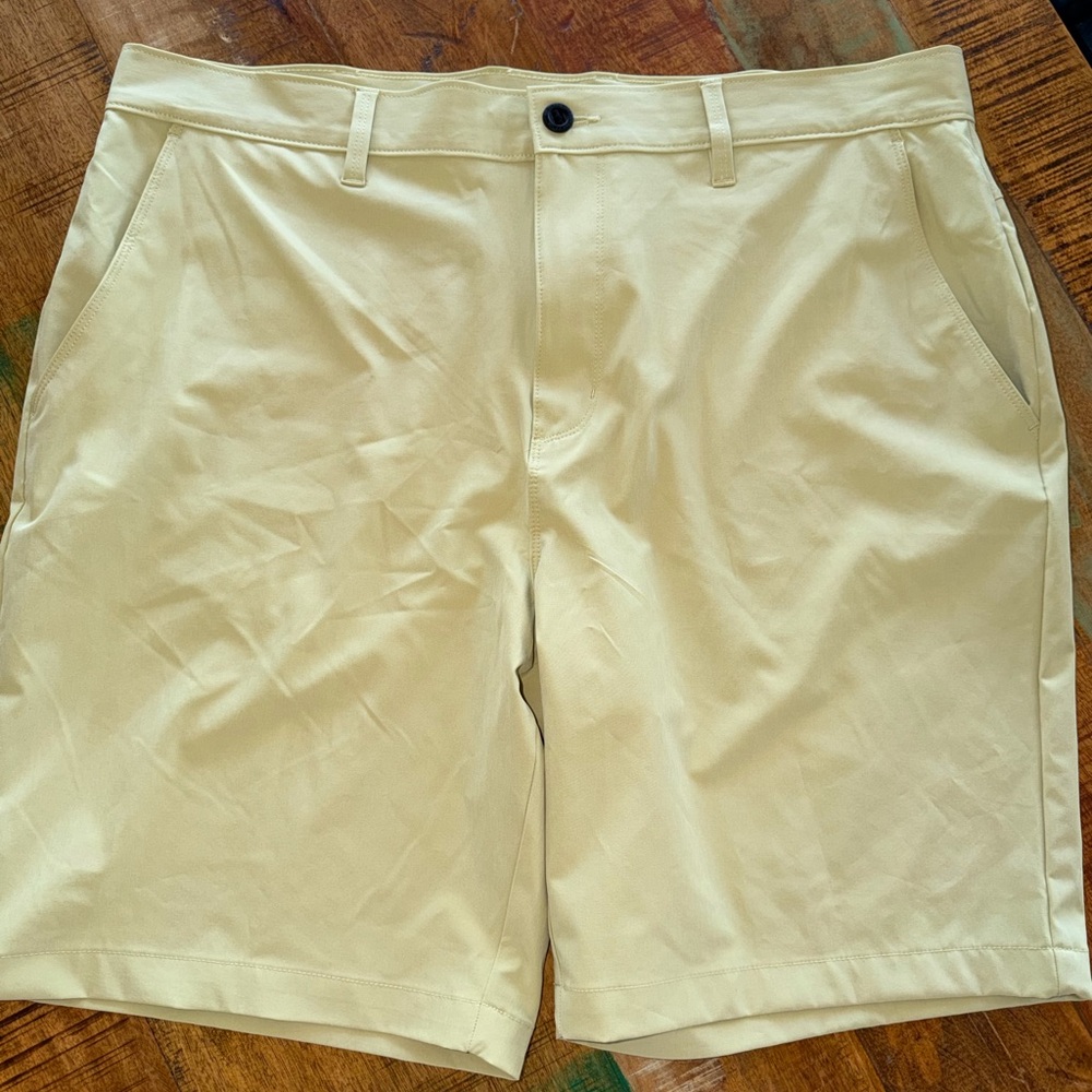 World Wide Sportsman flat front shorts. SZ 40. Brand new.